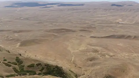 Imagem ilustrativa: Azerbaijão: Vasta paisagem desértica e montanhosa