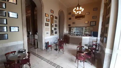 Imagem ilustrativa: Manaus: Teatro Amazonas, interior vazio e elegante