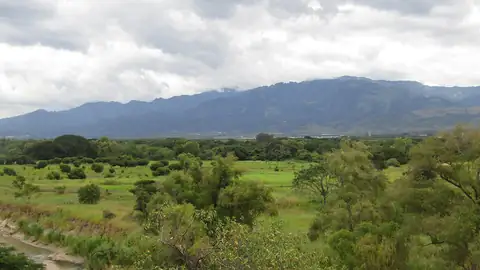 Imagem ilustrativa: Honduras: Vereda com montanhas ao longe