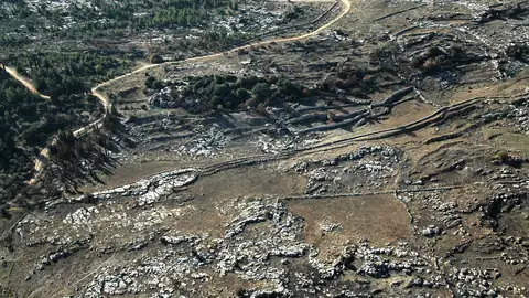 Imagem ilustrativa: Israel: Terreno queimado e montanhas áridas