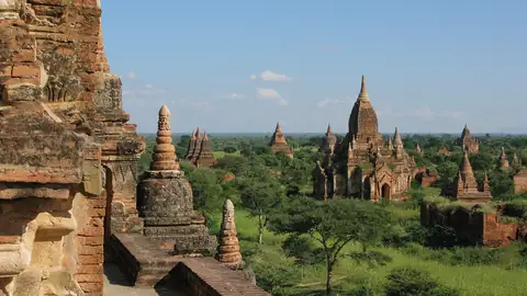 Imagem ilustrativa: Mianmar (Birmânia): Vistas de templos antigos em Bagan
