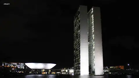Imagem ilustrativa: Edifício do Congresso Nacional à noite