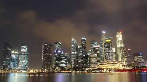 Imagem ilustrativa: Singapura: Cenário noturno da área central de Singapura
