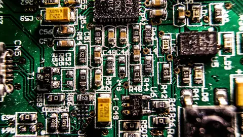 Imagem ilustrativa: Placa de circuito eletrônico detalhada