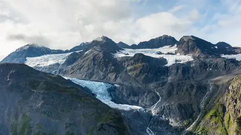 Imagem ilustrativa: EUA: Glaciar em montanhas nevadas, Alaska