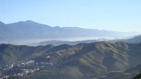 Imagem ilustrativa: Venezuela: Montanhas e cidade ao longe